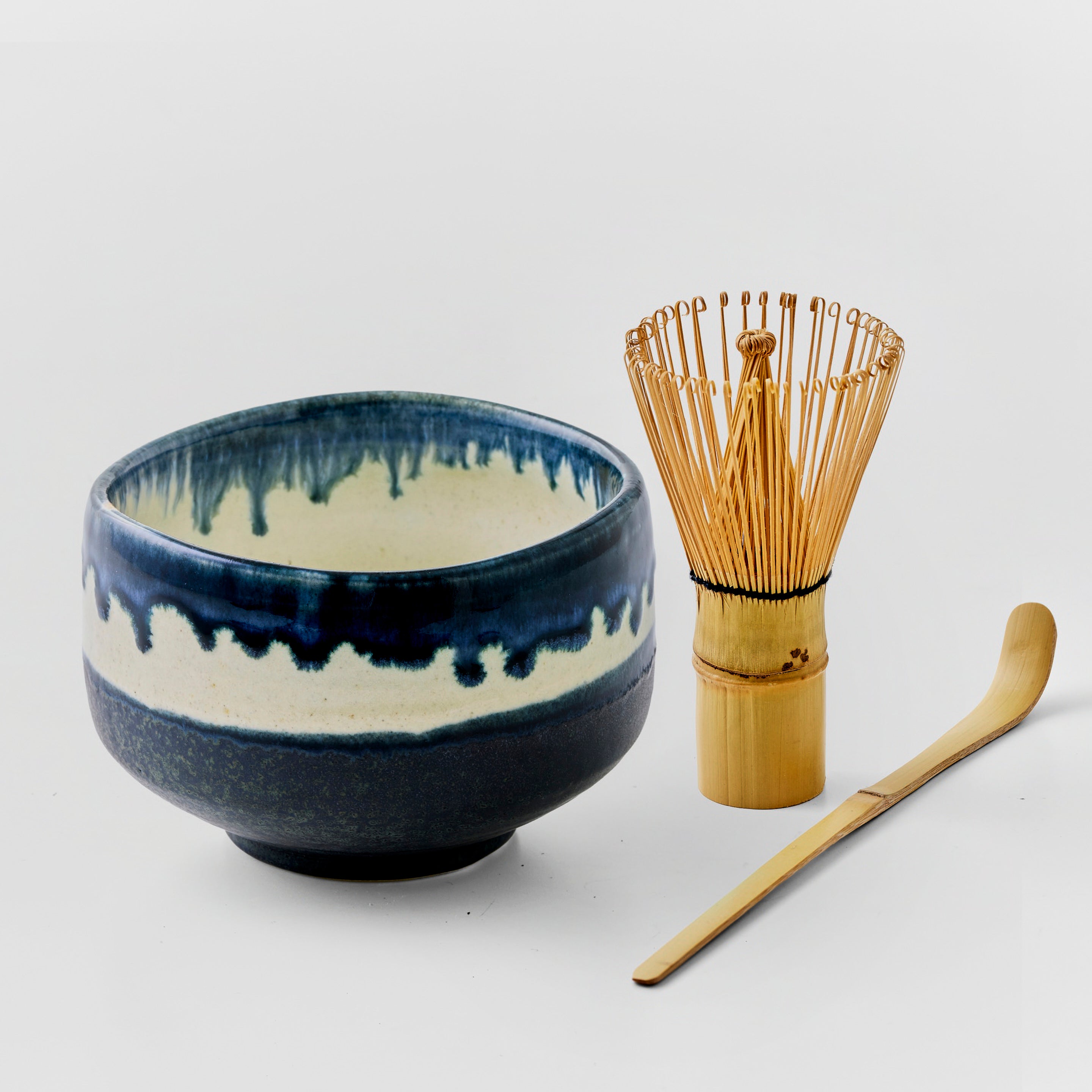 Set da 4 pezzi con matcha biologico e ciotola per matcha (ceramica Mino di Gifu)