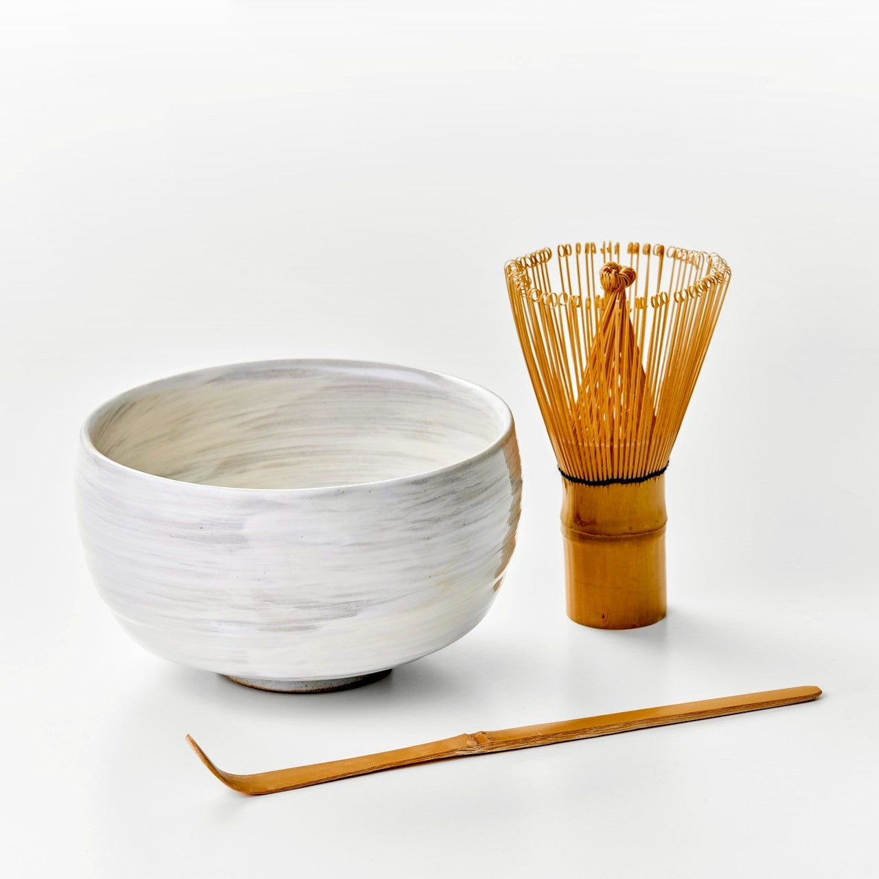 Set da 4 pezzi con matcha biologico e ciotola per matcha (ceramica Hasami di Nagasaki)